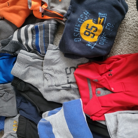 HUGE LOT OF 4T BOYS CLOTHES!! 26 Items - Picture 5 of 7